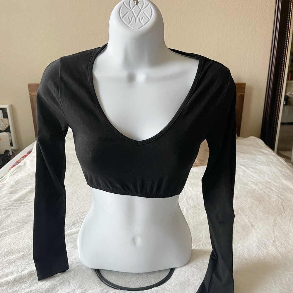 Pretty Little Thing Black Long Sleeve Crop Top